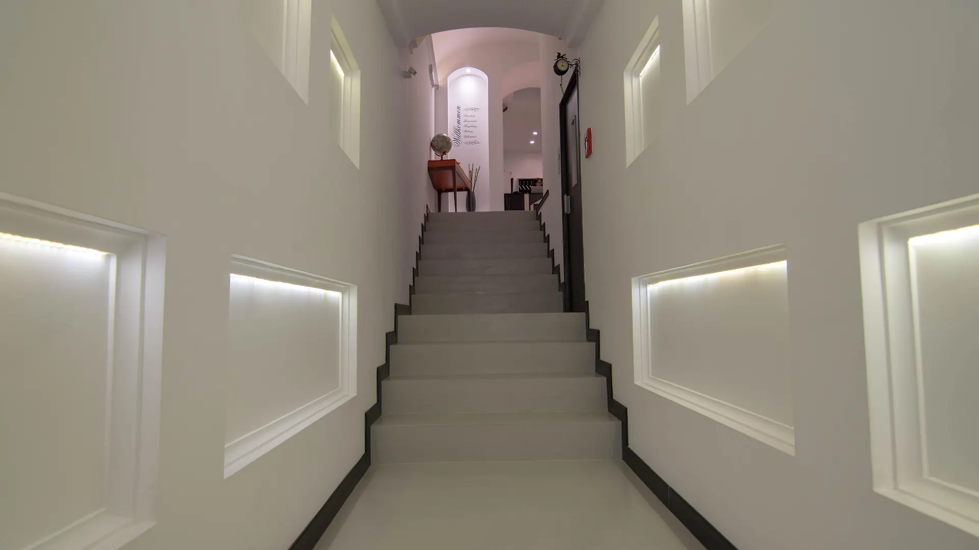Hotel Plebiscito Aparthotel Naples Italy